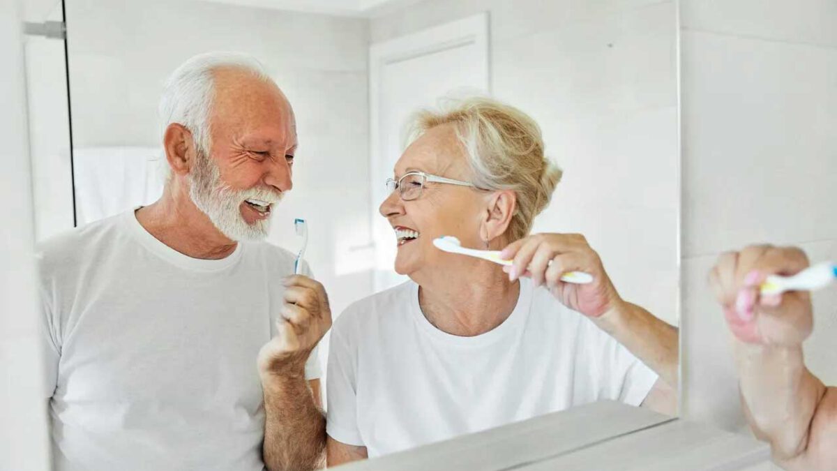 Feste Zähne bis in hohe Alter – wie geht das?